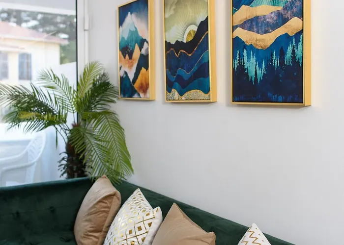 Island 102 * Lárnaca